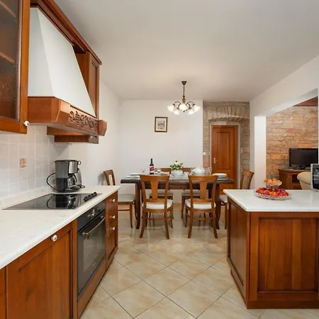 Vila Stauri By Briskva