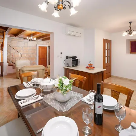 Vila Stauri By Briskva *