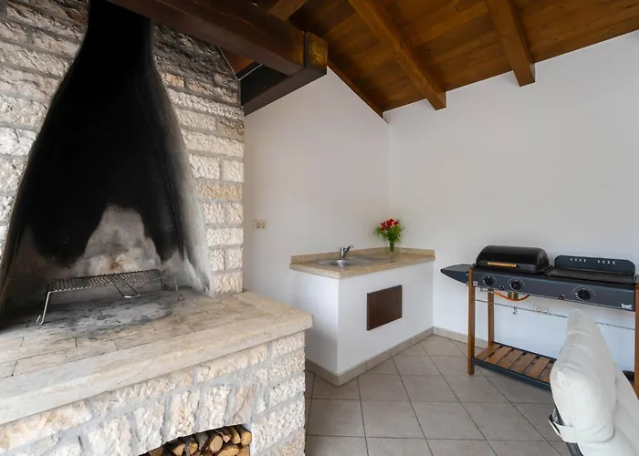 Stauri By Briskva Vila