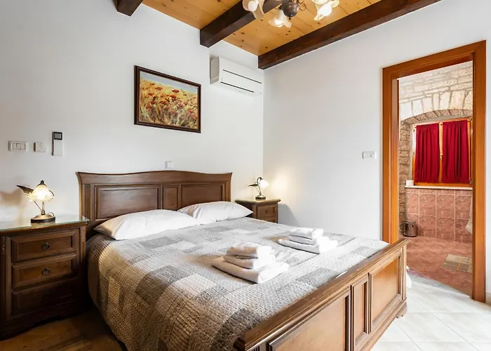 Stauri By Briskva Vila *