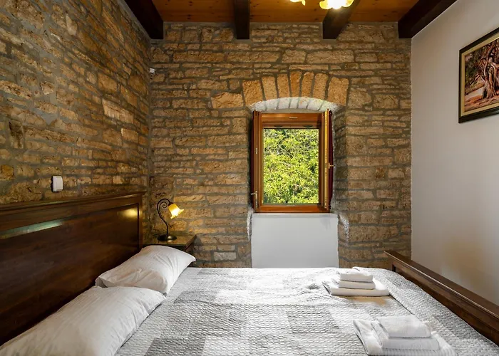 Stauri By Briskva Vila *