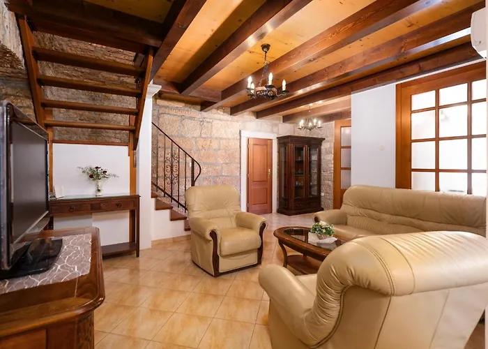 Stauri By Briskva Vila Zminj