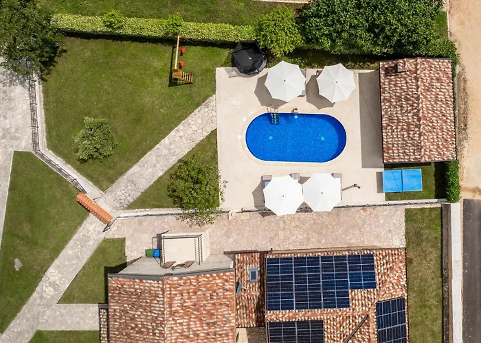 Stauri By Briskva Vila